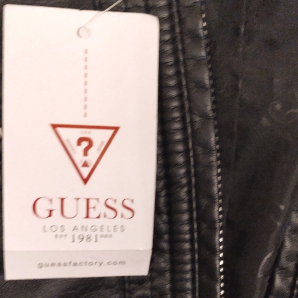 ☆☆ Guess Vest new $65